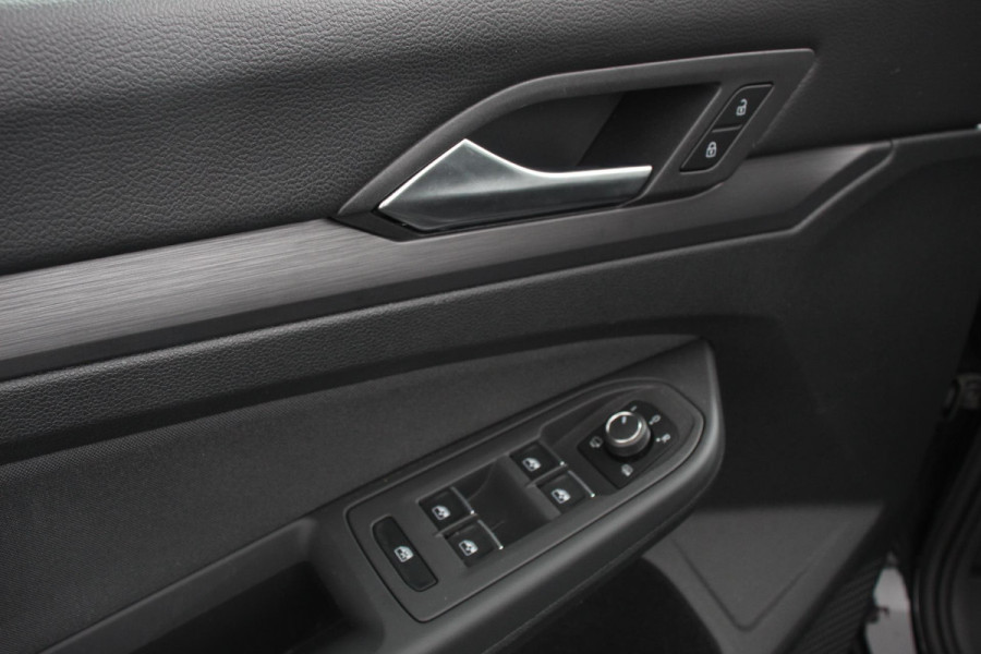 Volkswagen Golf Variant 1.5 eTSI 150pk DSG Style DEMO ! Navigatie Apple Carplay/Android Auto Parkeersensoren Adaptive Cruise Control Blind Spot Assist Stoel-en stuurverwarming Ledverlichting Getinte ramen Climate Control