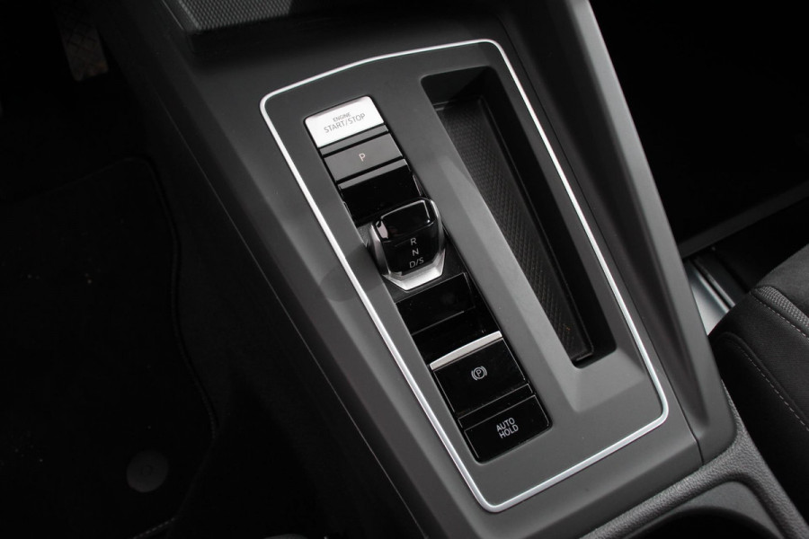 Volkswagen Golf Variant 1.5 eTSI 150pk DSG Style DEMO ! Navigatie Apple Carplay/Android Auto Parkeersensoren Adaptive Cruise Control Blind Spot Assist Stoel-en stuurverwarming Ledverlichting Getinte ramen Climate Control