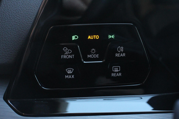 Volkswagen Golf Variant 1.5 eTSI 150pk DSG Style DEMO ! Navigatie Apple Carplay/Android Auto Parkeersensoren Adaptive Cruise Control Blind Spot Assist Stoel-en stuurverwarming Ledverlichting Getinte ramen Climate Control