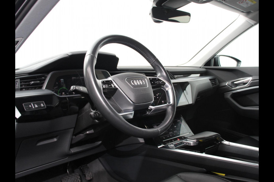 Audi e-tron e-tron 55 quattro | Leder | Navigatie | Trekhaak | Led koplampen | Tour pakket | Virtual cockpit | Cruise control adaptief