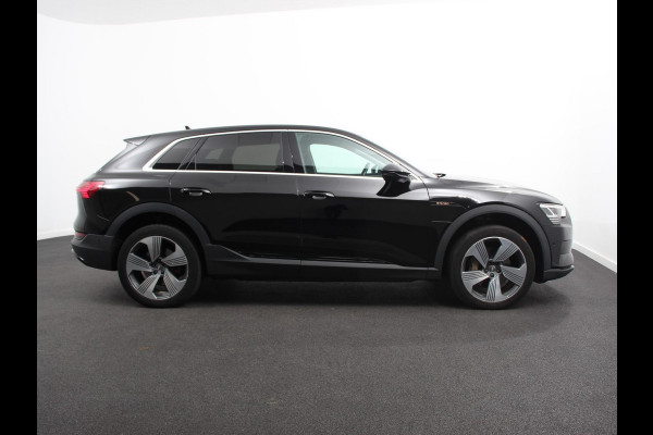 Audi e-tron e-tron 55 quattro | Leder | Navigatie | Trekhaak | Led koplampen | Tour pakket | Virtual cockpit | Cruise control adaptief