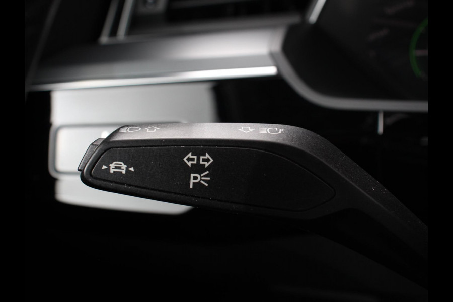 Audi e-tron e-tron 55 quattro | Leder | Navigatie | Trekhaak | Led koplampen | Tour pakket | Virtual cockpit | Cruise control adaptief