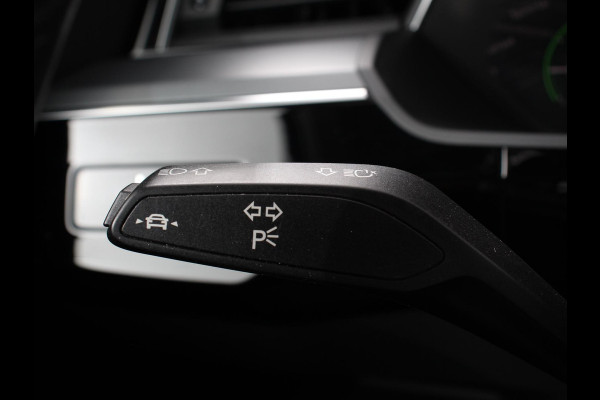 Audi e-tron e-tron 55 quattro | Leder | Navigatie | Trekhaak | Led koplampen | Tour pakket | Virtual cockpit | Cruise control adaptief