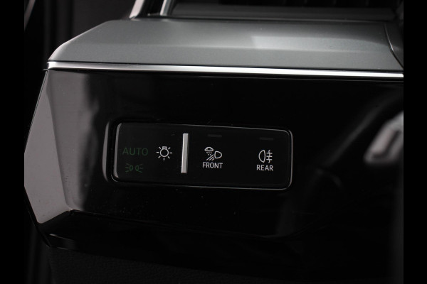Audi e-tron e-tron 55 quattro | Leder | Navigatie | Trekhaak | Led koplampen | Tour pakket | Virtual cockpit | Cruise control adaptief