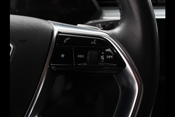 Audi e-tron e-tron 55 quattro | Leder | Navigatie | Trekhaak | Led koplampen | Tour pakket | Virtual cockpit | Cruise control adaptief