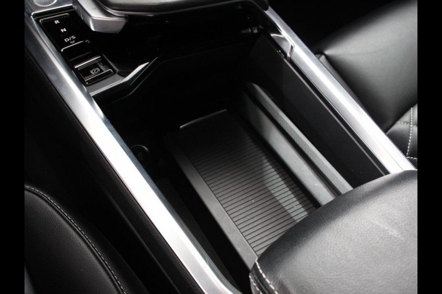 Audi e-tron e-tron 55 quattro | Leder | Navigatie | Trekhaak | Led koplampen | Tour pakket | Virtual cockpit | Cruise control adaptief