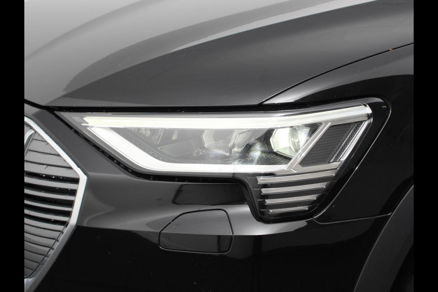 Audi e-tron e-tron 55 quattro | Leder | Navigatie | Trekhaak | Led koplampen | Tour pakket | Virtual cockpit | Cruise control adaptief