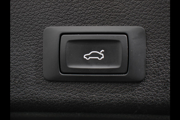 Audi e-tron e-tron 55 quattro | Leder | Navigatie | Trekhaak | Led koplampen | Tour pakket | Virtual cockpit | Cruise control adaptief