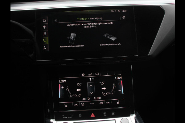 Audi e-tron e-tron 55 quattro | Leder | Navigatie | Trekhaak | Led koplampen | Tour pakket | Virtual cockpit | Cruise control adaptief