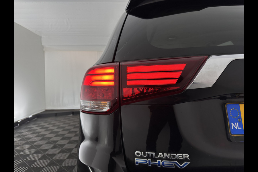 Mitsubishi Outlander 2.4 PHEV Intense AWD (Plug-in) (INCL-BTW) *LEATHER-ALCANTARA | FULL-LED | KEYLESS | BLINDSPOT | CAMERA | HEATED-COMFORTSEATS | ECC | SHIFTPADDLES | PDC | CRUISE | PRIVACYGLASS | DAB | TOWBAR | CARPLAY | 18''ALU*