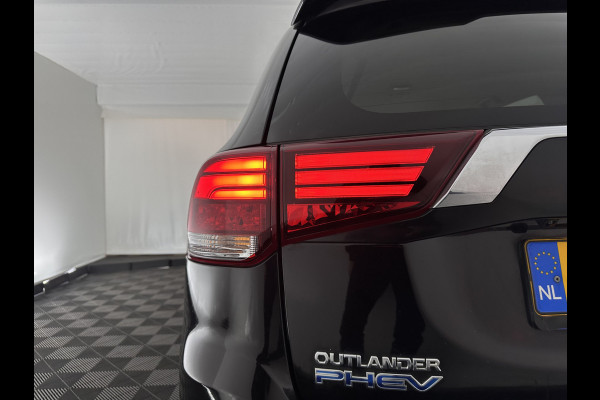 Mitsubishi Outlander 2.4 PHEV Intense AWD (Plug-in) (INCL-BTW) *LEATHER-ALCANTARA | FULL-LED | KEYLESS | BLINDSPOT | CAMERA | HEATED-COMFORTSEATS | ECC | SHIFTPADDLES | PDC | CRUISE | PRIVACYGLASS | DAB | TOWBAR | CARPLAY | 18''ALU*