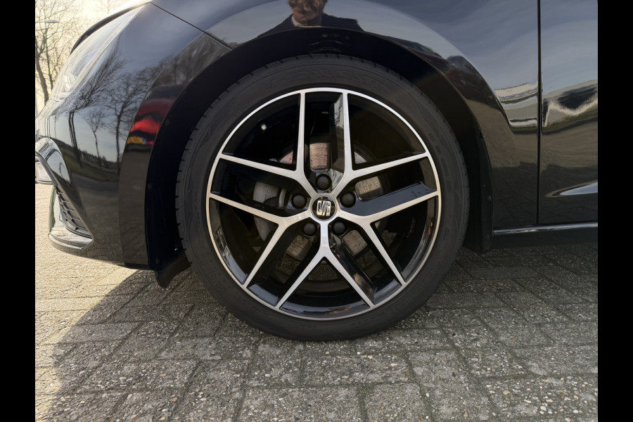 Seat Leon 1.4 EcoTSI FR Business Intense Sensoren V+A / Carplay / Cruise C. / Winter Pakket / Navi