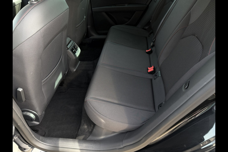 Seat Leon 1.4 EcoTSI FR Business Intense Sensoren V+A / Carplay / Cruise C. / Winter Pakket / Navi