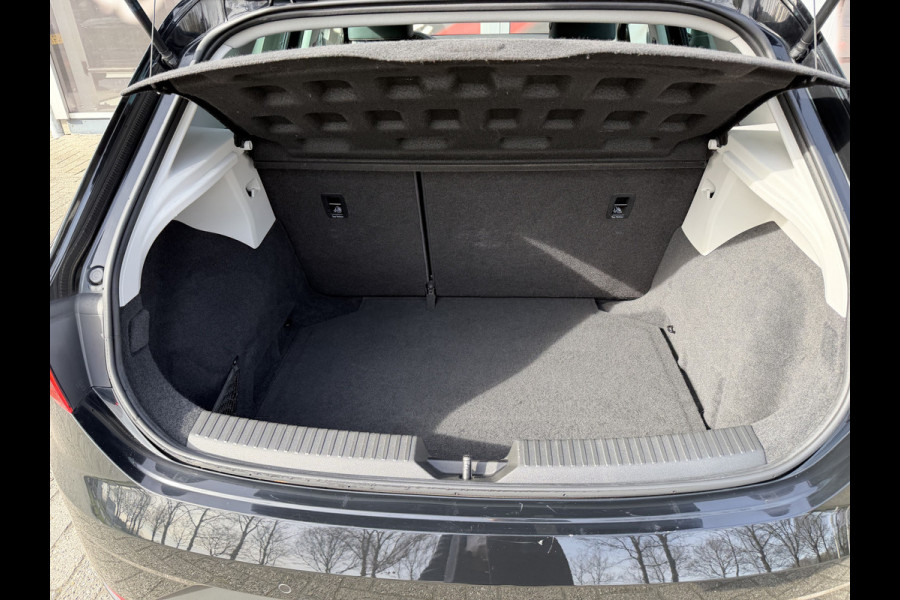 Seat Leon 1.4 EcoTSI FR Business Intense Sensoren V+A / Carplay / Cruise C. / Winter Pakket / Navi