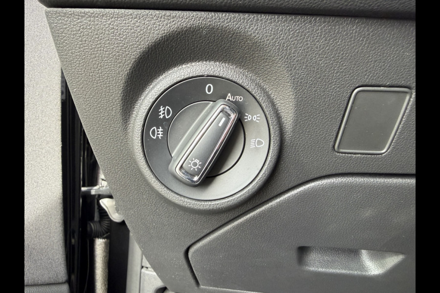 Seat Leon 1.4 EcoTSI FR Business Intense Sensoren V+A / Carplay / Cruise C. / Winter Pakket / Navi