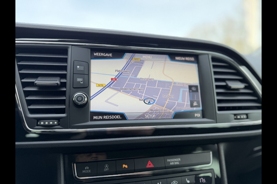 Seat Leon 1.4 EcoTSI FR Business Intense Sensoren V+A / Carplay / Cruise C. / Winter Pakket / Navi