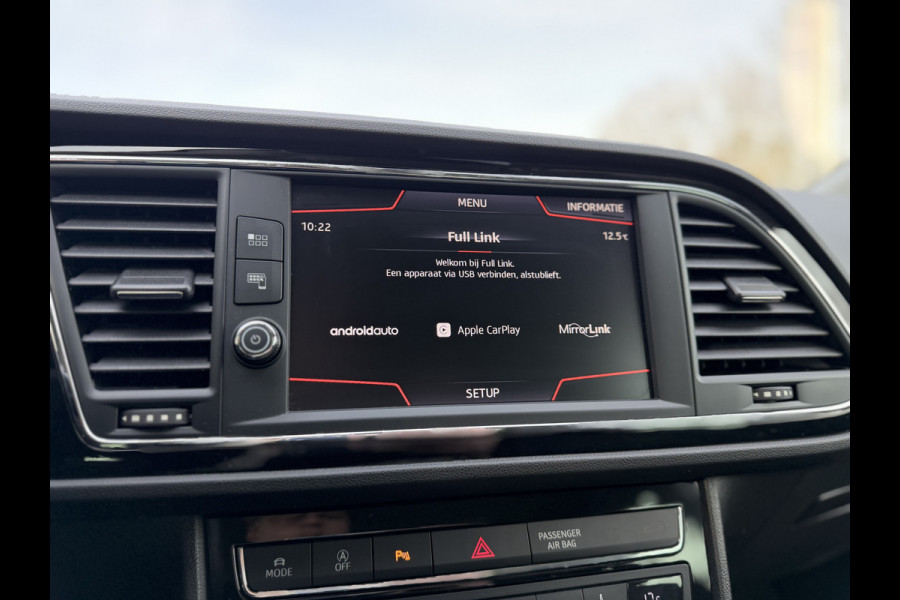 Seat Leon 1.4 EcoTSI FR Business Intense Sensoren V+A / Carplay / Cruise C. / Winter Pakket / Navi