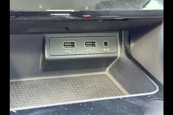 Seat Leon 1.4 EcoTSI FR Business Intense Sensoren V+A / Carplay / Cruise C. / Winter Pakket / Navi