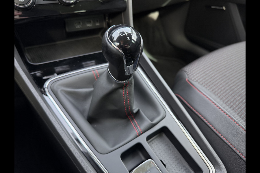 Seat Leon 1.4 EcoTSI FR Business Intense Sensoren V+A / Carplay / Cruise C. / Winter Pakket / Navi