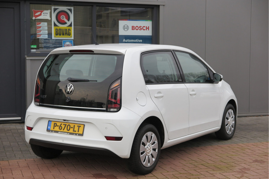 Volkswagen up! 1.0 49kw 66pk Active Cruisecontrol , Stoelverwarming , Navi via App, Achteruitrijcamera , Parkeersensoren , DAB+ radio , Multifunctioneel stuurwiel.etc.