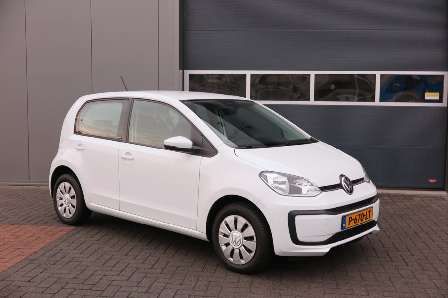 Volkswagen up! 1.0 49kw 66pk Active Cruisecontrol , Stoelverwarming , Navi via App, Achteruitrijcamera , Parkeersensoren , DAB+ radio , Multifunctioneel stuurwiel.etc.
