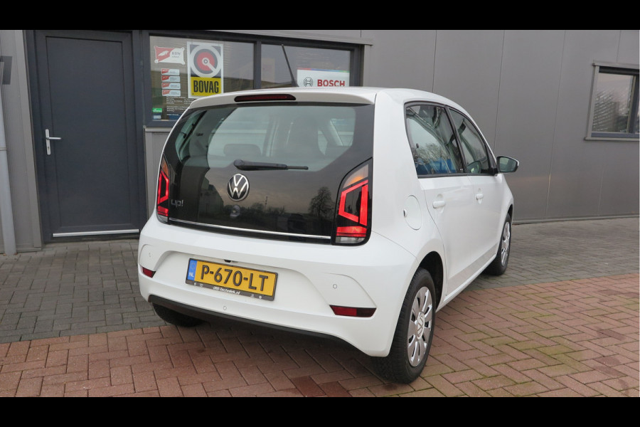 Volkswagen up! 1.0 49kw 66pk Active Cruisecontrol , Stoelverwarming , Navi via App, Achteruitrijcamera , Parkeersensoren , DAB+ radio , Multifunctioneel stuurwiel.etc.