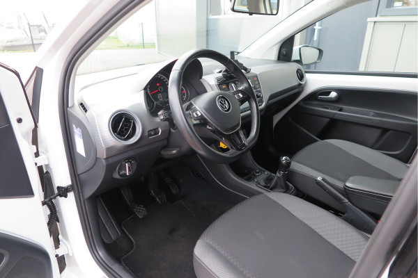Volkswagen up! 1.0 49kw 66pk Active Cruisecontrol , Stoelverwarming , Navi via App, Achteruitrijcamera , Parkeersensoren , DAB+ radio , Multifunctioneel stuurwiel.etc.