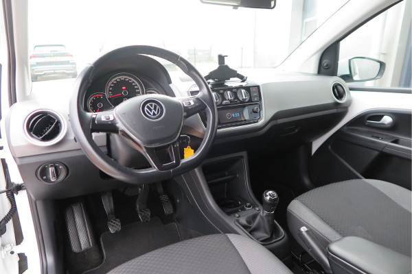 Volkswagen up! 1.0 49kw 66pk Active Cruisecontrol , Stoelverwarming , Navi via App, Achteruitrijcamera , Parkeersensoren , DAB+ radio , Multifunctioneel stuurwiel.etc.