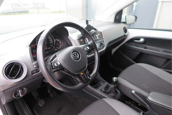 Volkswagen up! 1.0 49kw 66pk Active Cruisecontrol , Stoelverwarming , Navi via App, Achteruitrijcamera , Parkeersensoren , DAB+ radio , Multifunctioneel stuurwiel.etc.