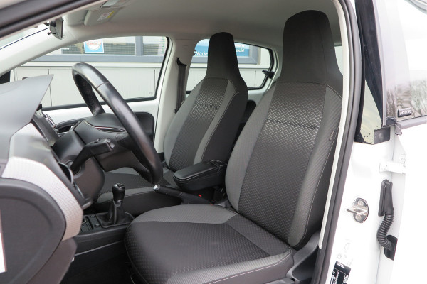 Volkswagen up! 1.0 49kw 66pk Active Cruisecontrol , Stoelverwarming , Navi via App, Achteruitrijcamera , Parkeersensoren , DAB+ radio , Multifunctioneel stuurwiel.etc.