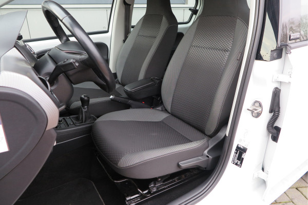 Volkswagen up! 1.0 49kw 66pk Active Cruisecontrol , Stoelverwarming , Navi via App, Achteruitrijcamera , Parkeersensoren , DAB+ radio , Multifunctioneel stuurwiel.etc.