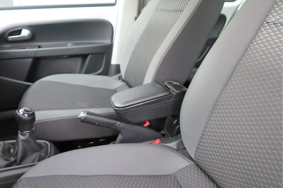 Volkswagen up! 1.0 49kw 66pk Active Cruisecontrol , Stoelverwarming , Navi via App, Achteruitrijcamera , Parkeersensoren , DAB+ radio , Multifunctioneel stuurwiel.etc.