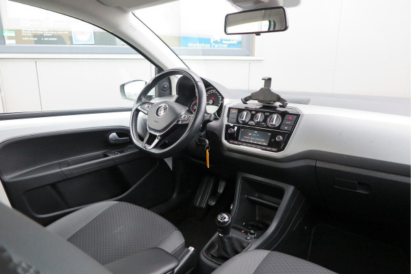 Volkswagen up! 1.0 49kw 66pk Active Cruisecontrol , Stoelverwarming , Navi via App, Achteruitrijcamera , Parkeersensoren , DAB+ radio , Multifunctioneel stuurwiel.etc.