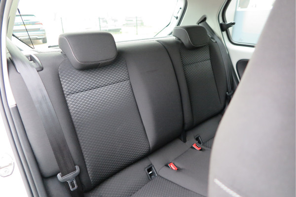 Volkswagen up! 1.0 49kw 66pk Active Cruisecontrol , Stoelverwarming , Navi via App, Achteruitrijcamera , Parkeersensoren , DAB+ radio , Multifunctioneel stuurwiel.etc.