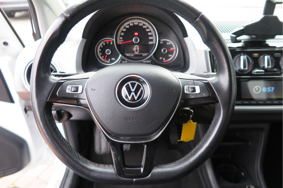 Volkswagen up! 1.0 49kw 66pk Active Cruisecontrol , Stoelverwarming , Navi via App, Achteruitrijcamera , Parkeersensoren , DAB+ radio , Multifunctioneel stuurwiel.etc.