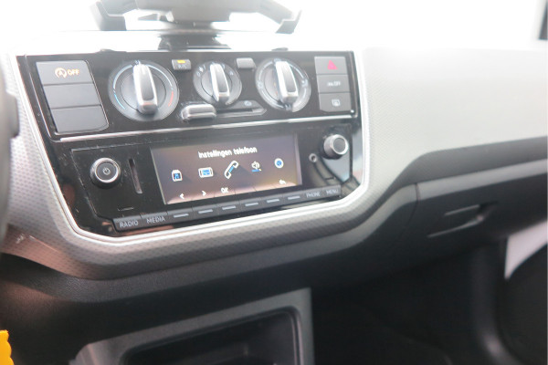 Volkswagen up! 1.0 49kw 66pk Active Cruisecontrol , Stoelverwarming , Navi via App, Achteruitrijcamera , Parkeersensoren , DAB+ radio , Multifunctioneel stuurwiel.etc.