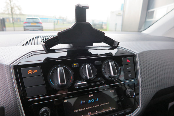 Volkswagen up! 1.0 49kw 66pk Active Cruisecontrol , Stoelverwarming , Navi via App, Achteruitrijcamera , Parkeersensoren , DAB+ radio , Multifunctioneel stuurwiel.etc.