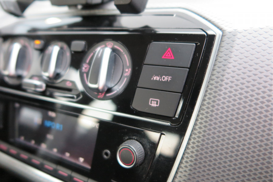 Volkswagen up! 1.0 49kw 66pk Active Cruisecontrol , Stoelverwarming , Navi via App, Achteruitrijcamera , Parkeersensoren , DAB+ radio , Multifunctioneel stuurwiel.etc.