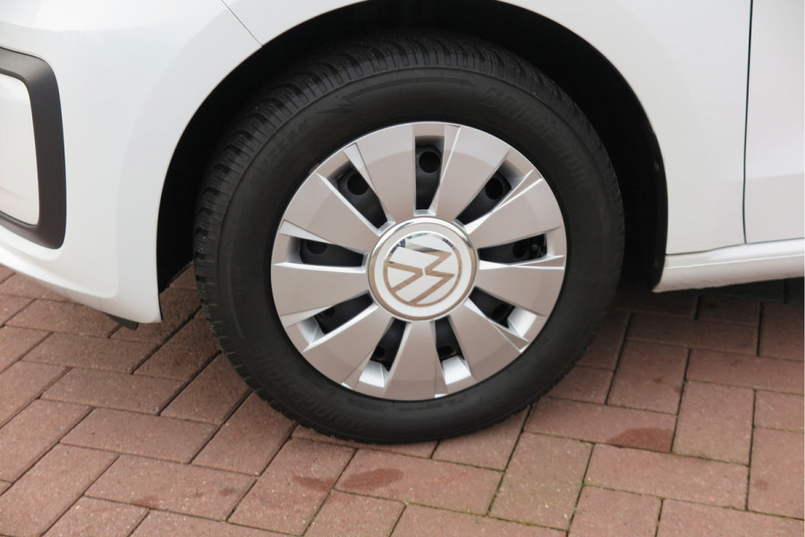 Volkswagen up! 1.0 49kw 66pk Active Cruisecontrol , Stoelverwarming , Navi via App, Achteruitrijcamera , Parkeersensoren , DAB+ radio , Multifunctioneel stuurwiel.etc.