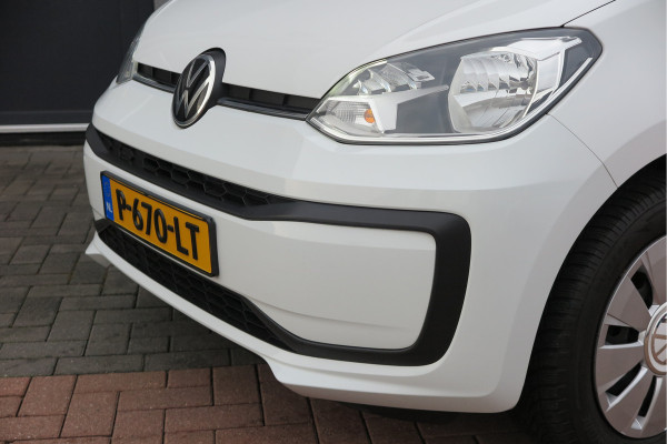 Volkswagen up! 1.0 49kw 66pk Active Cruisecontrol , Stoelverwarming , Navi via App, Achteruitrijcamera , Parkeersensoren , DAB+ radio , Multifunctioneel stuurwiel.etc.