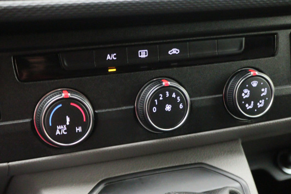 Volkswagen Transporter 2.0 TDI DSG L1H1 Leer, Airco, Apple Carplay, Camera, Cruise, Imperiaal, PDC, Trekhaak, 16''