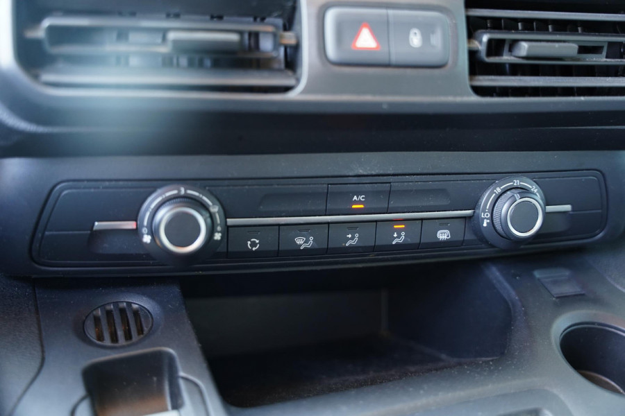 Peugeot e-Partner 136 L1 50 kWh Navigatie  / 3 Zits / 1e Eigenaar