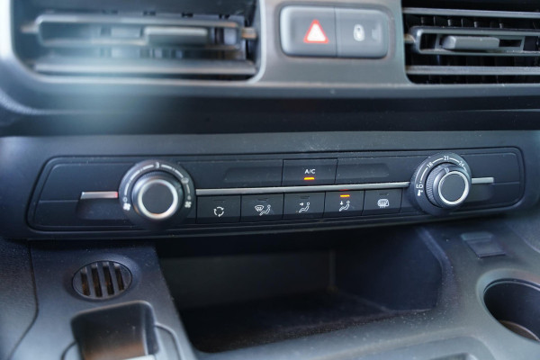 Peugeot e-Partner 136 L1 50 kWh Navigatie  / 3 Zits / 1e Eigenaar