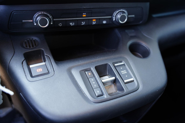 Peugeot e-Partner 136 L1 50 kWh Navigatie  / 3 Zits / 1e Eigenaar
