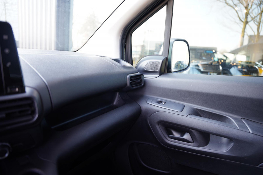 Peugeot e-Partner 136 L1 50 kWh Navigatie  / 3 Zits / 1e Eigenaar
