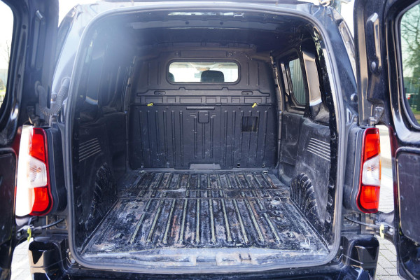 Peugeot e-Partner 136 L1 50 kWh Navigatie  / 3 Zits / 1e Eigenaar