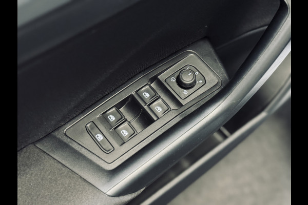 Volkswagen T-Roc 1.0 TSI Life | Camera | CarPlay | Stoelverw.