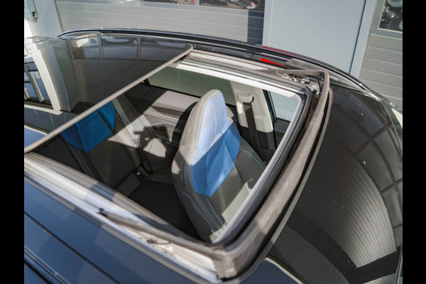 Lynk & Co 01 1.5 Black Edition Panoramadak|Camera|ACC|Stoelverwarming