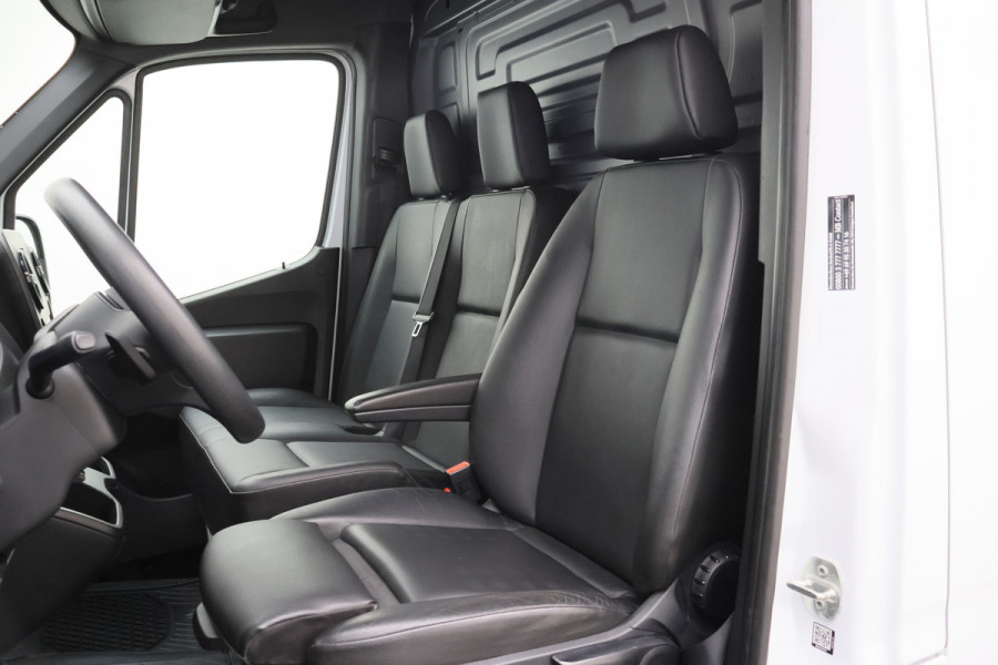 Mercedes-Benz Sprinter 317 CDI Aut. L2H1 Leer, 3-Zits, Camera, Standkachel, Airco, Cruise, Apple Carplay, Trekhaak