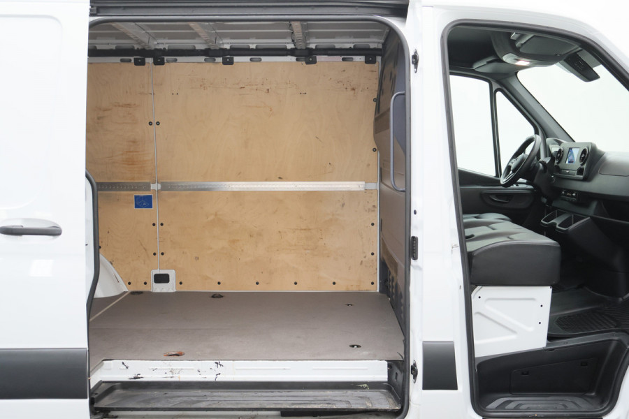 Mercedes-Benz Sprinter 317 CDI Aut. L2H1 Leer, 3-Zits, Camera, Standkachel, Airco, Cruise, Apple Carplay, Trekhaak